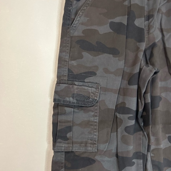 Children’s Place Kids Camouflage Cargo Pants, Size 7 - Picture 2 of 7